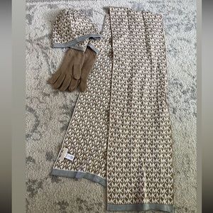 MK Set - Scarf, Hat & Gloves